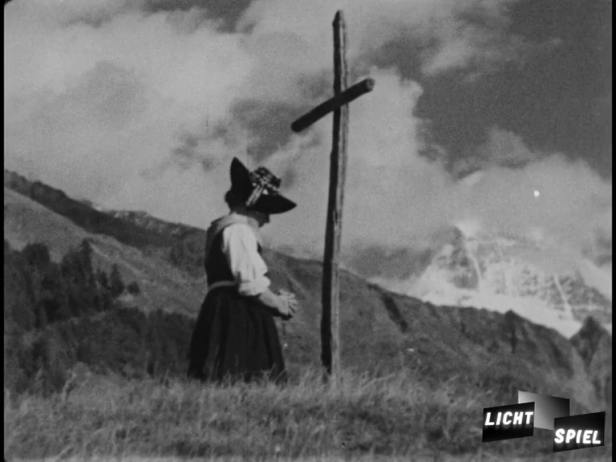 Da bleibt nur beten, abwarten und hoffen, dass nichts schlimmes geschieht... (Filmstills)