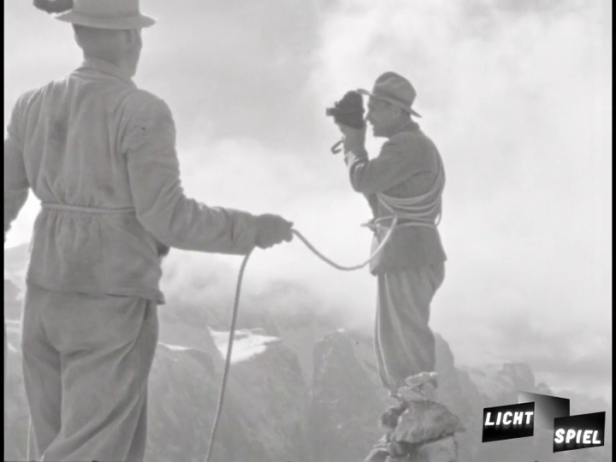 Luis Trenker mit einer 16mm-Kamera